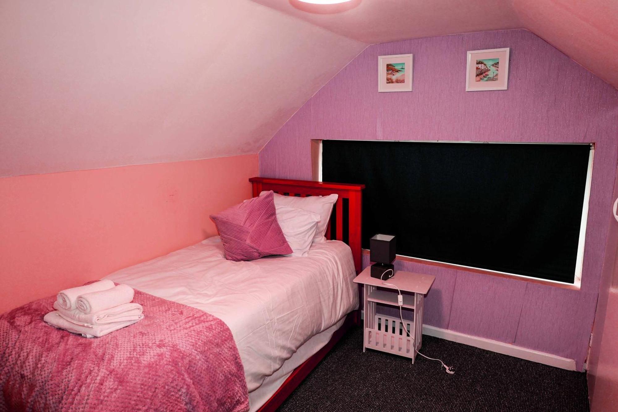 Lausory King Bed Living Your Luxe Home Away Nottingham Exteriör bild