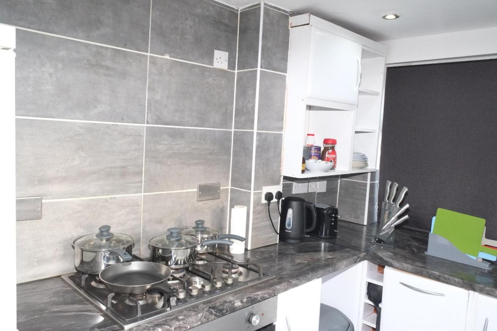 Lausory King Bed Living Your Luxe Home Away Nottingham Exteriör bild